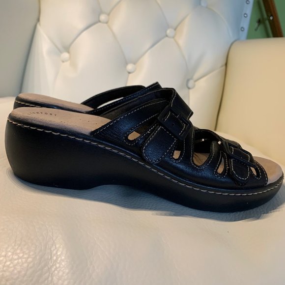 Clarks Collection Sandal,7M, Like new, Black, Velcro adjustment, So comfort sole - Picture 10 of 10